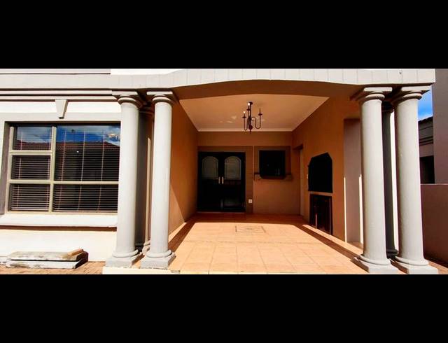 3 BEDROOM TOWNHOUSE FOR SALE IN DAN PIENAAR